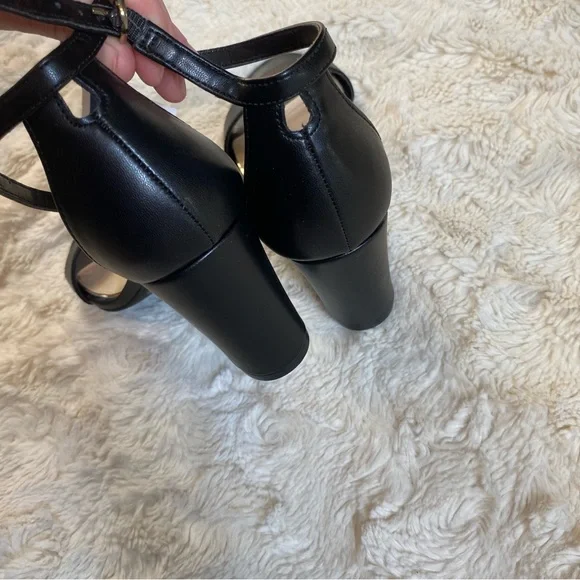 Black Jessica Simpson Heel - Picture 2 of 7